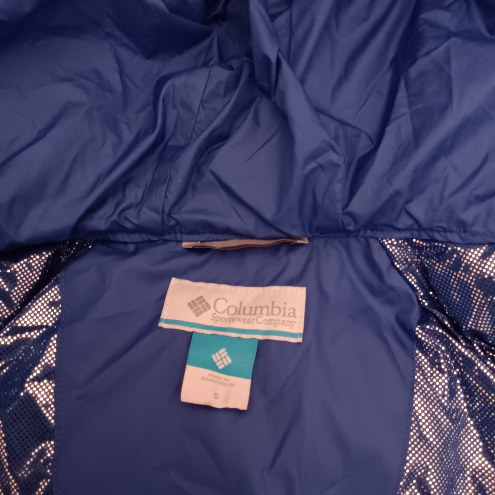 Columbia Women's Blue Puffer Vest For Winter - Picture 4 of 9